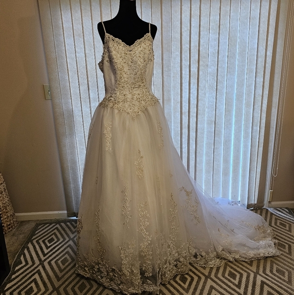 Mary's Elegant White Lace Wedding Dress‎ 14